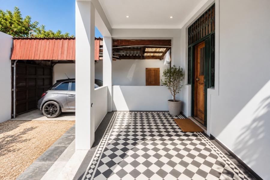 3 Bedroom Property for Sale in Sea Point Western Cape